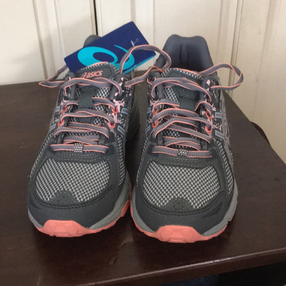 ASICS NWT Gel Venture 6 Size 7